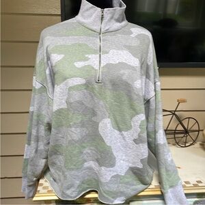 Aerie Women's Green and Gray Camouflage Half Zip-Up Top